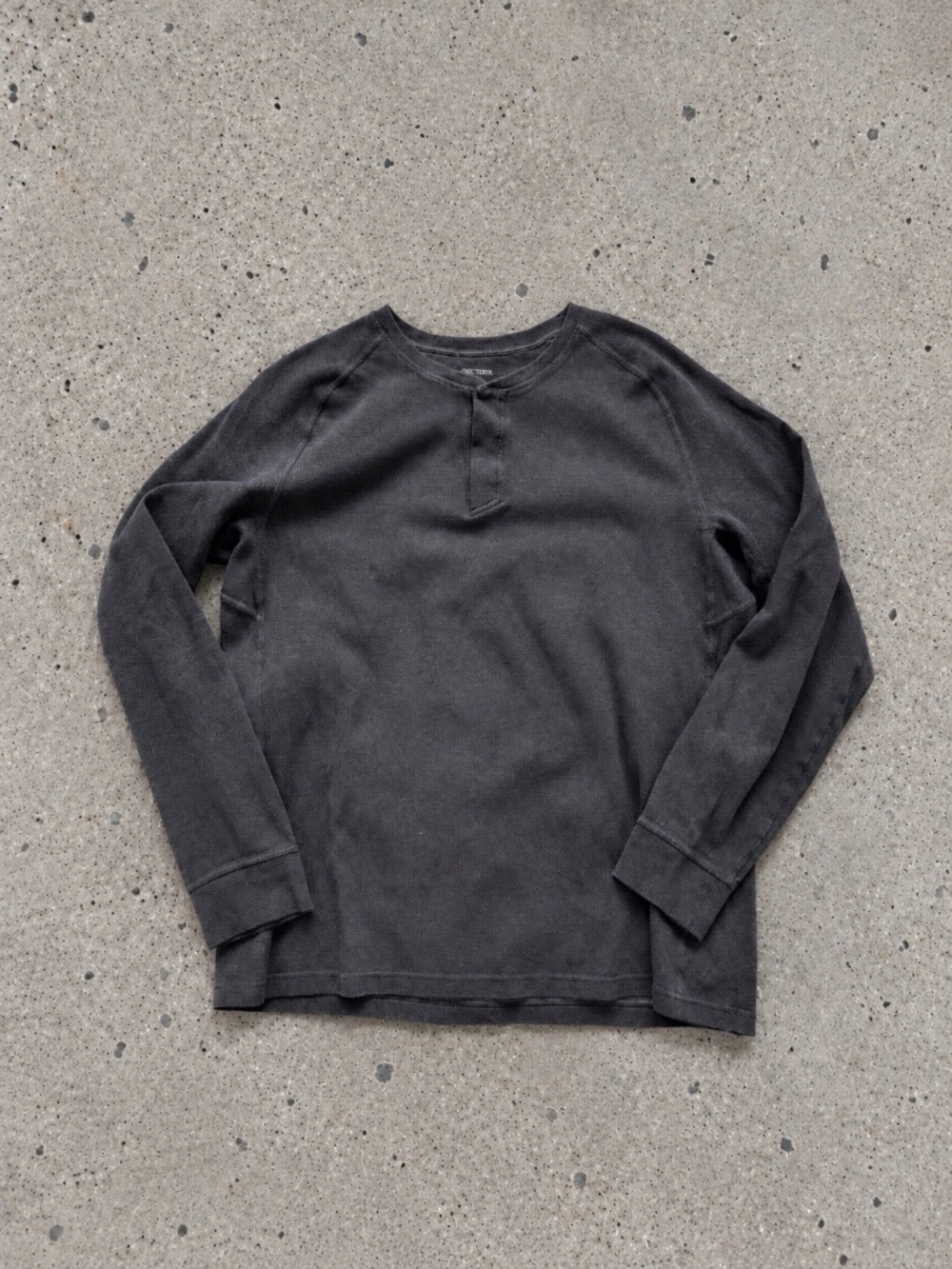 Arcteryx Sirrus Long Sleeve Henley Tee Outdoor Hike Trail Gorpcore Casual Sz L